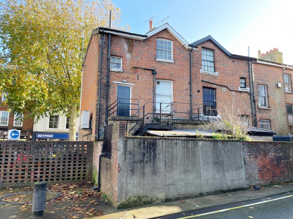 Lot: 123 - FREEHOLD TOWN CENTRE PREMISES AND UPPER PARTS WITH POTENTIAL - View towards High Street